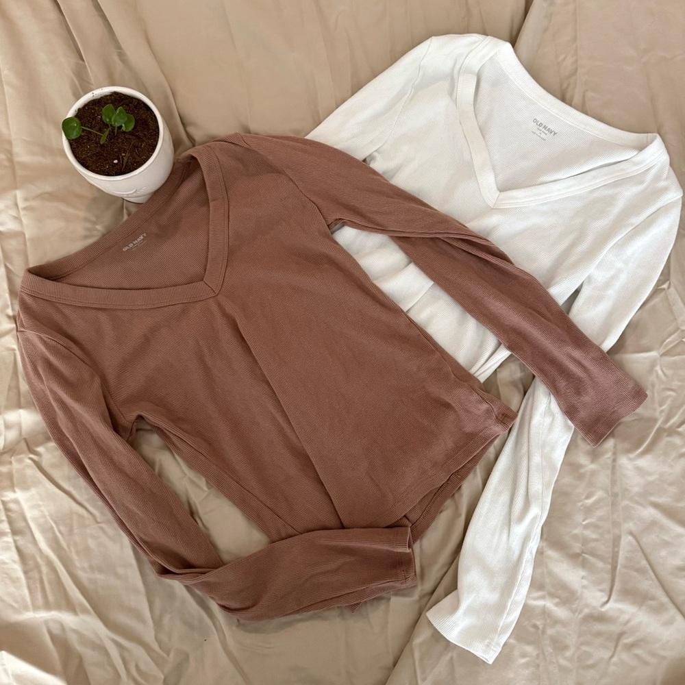 Old Navy Women's Long Sleeve V-Neck Tops Duo - Brown and Cream, size Medium